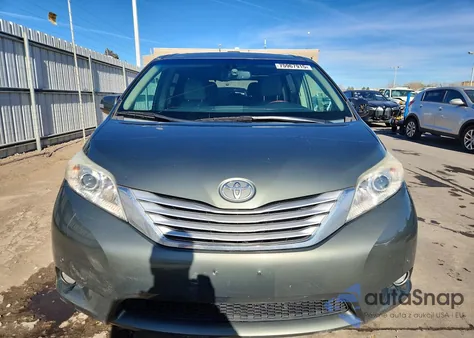 2014 Toyota Sienna Xle z USA, uszkodzony, nr VIN 5TDDK3DC6ES077705
